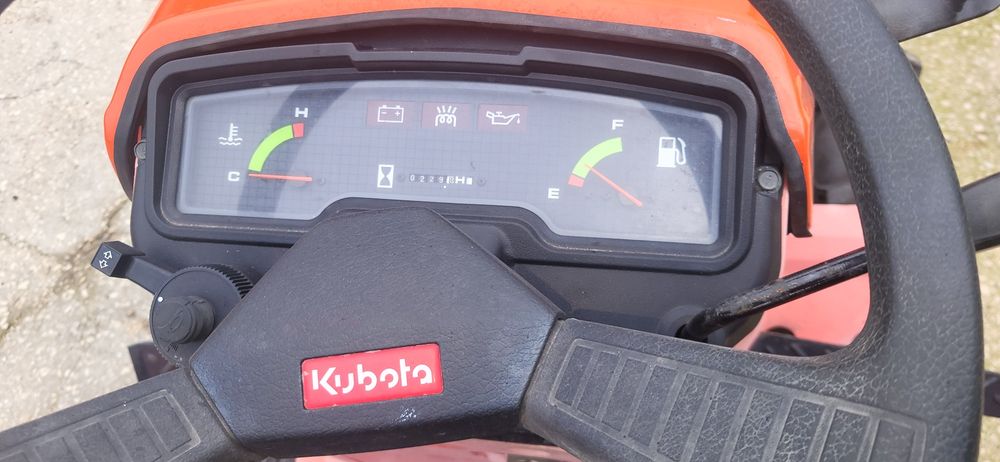Tratror kubota  a 13 com frese