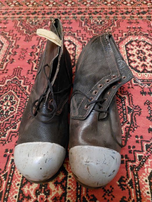 Ботинки с гвоздевой подошвой и металлическим носком