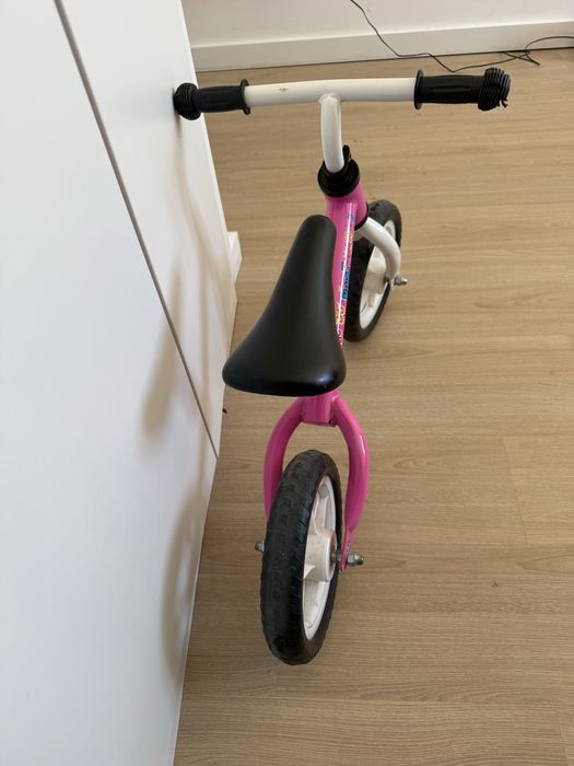 Bicicleta menina sem pedais