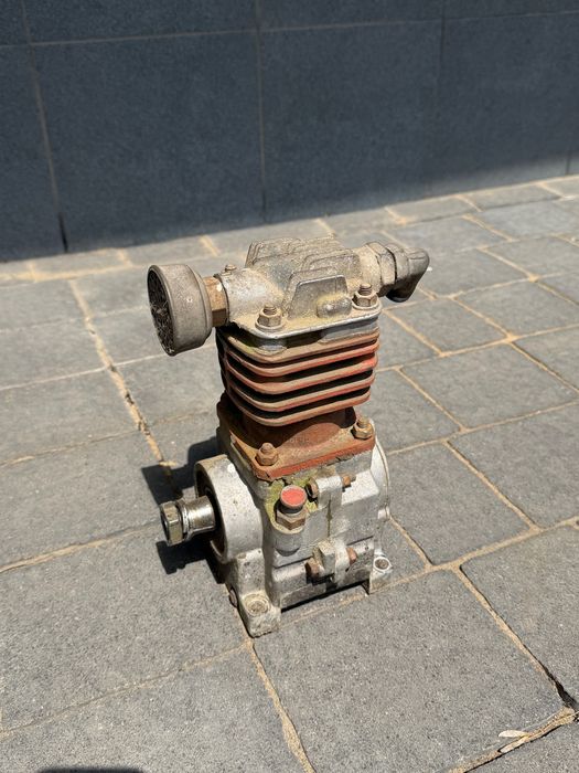 Kompresor sprężarka Ursus C-330 C360 3P