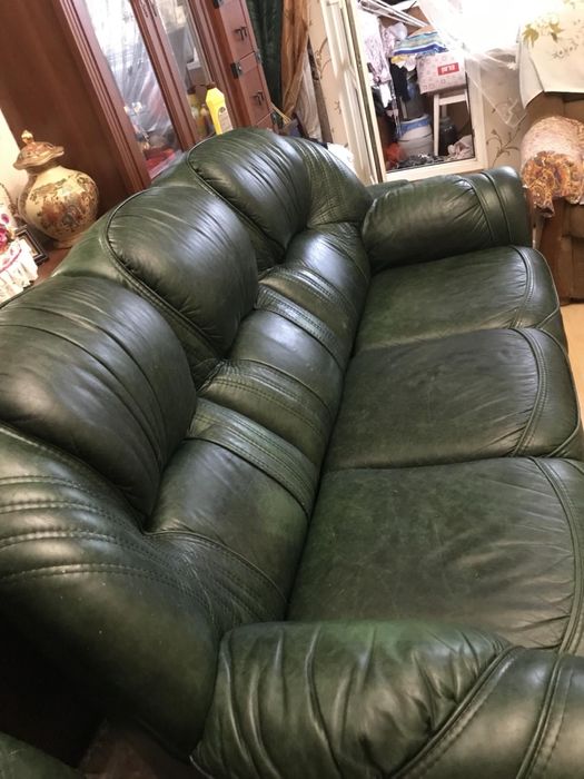 Шкіряний розкладний деван та кресло