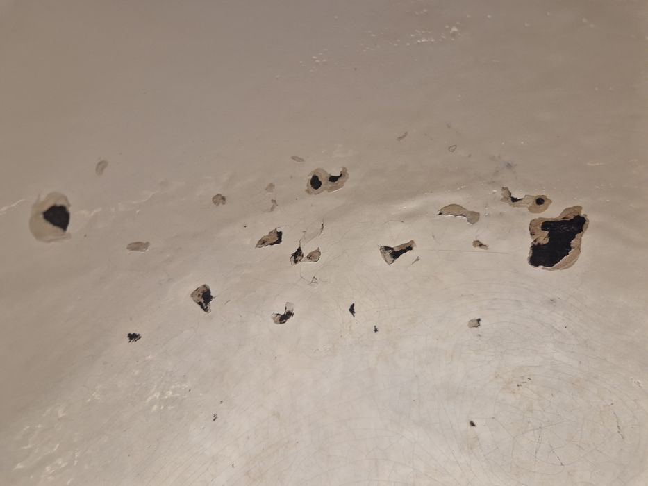 Kociolek zeliwny emaliowany