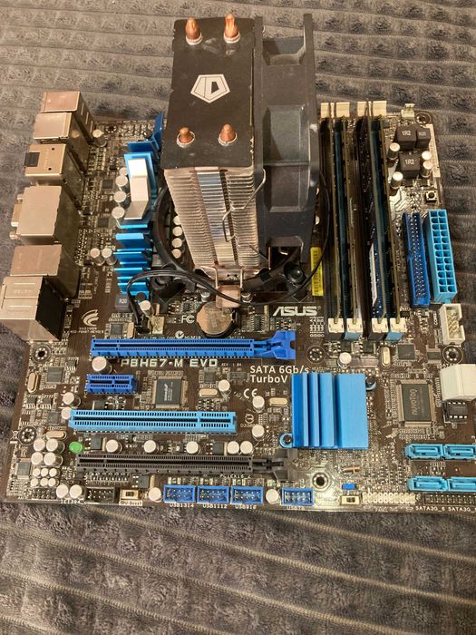 материнська плата ASUS