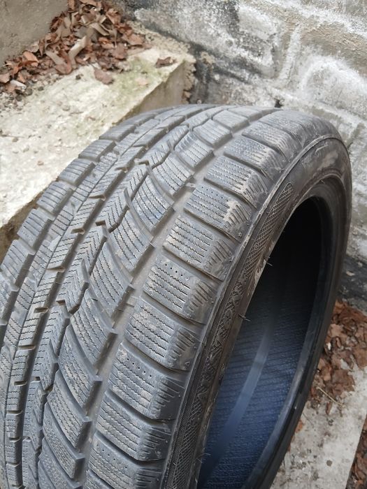 Opony zimowe austone 235x45x18 jak nowe