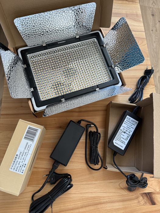 Постійне LED світло Yongnuo YN-600L (3200-5500К) з блоком живлення