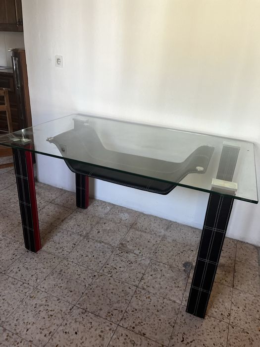 Mesa vidro forrada