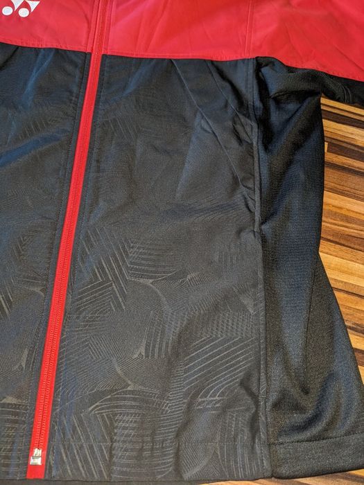 Продам куртку ветровку YONEX.