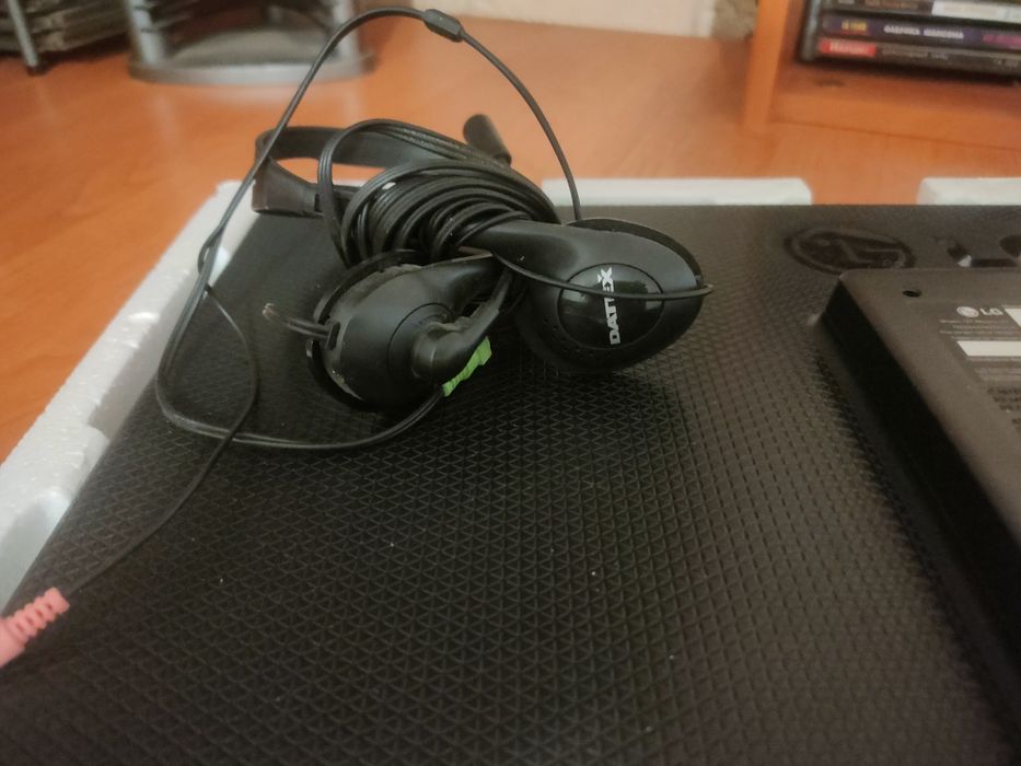 Пк.  Монитор наушники телефон клавиатура  и др.