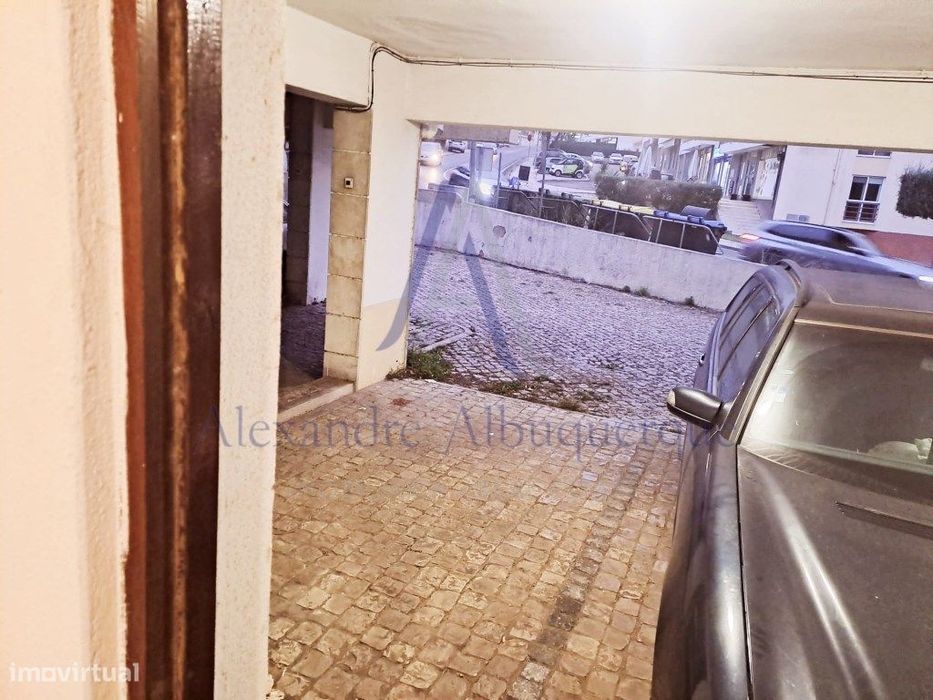 Apartamento T2 com Terraço, Arrecadação e Parqueamento | Sesimbra