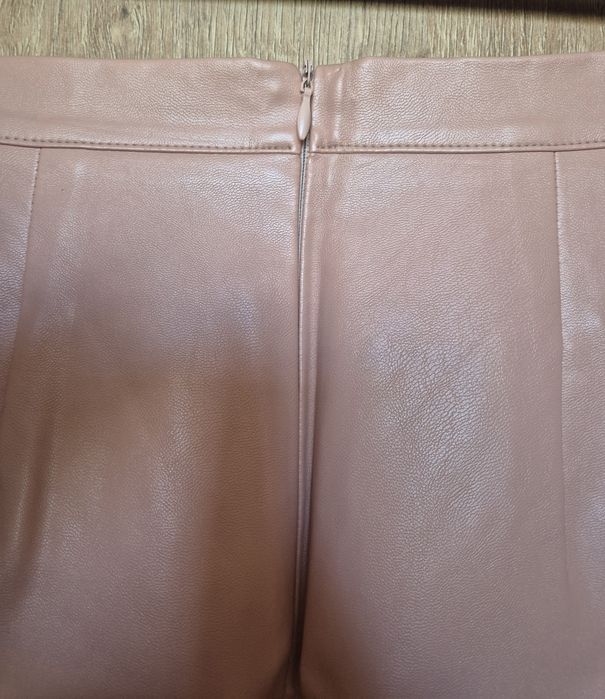 Spódnica w kolorze pudrowego różu