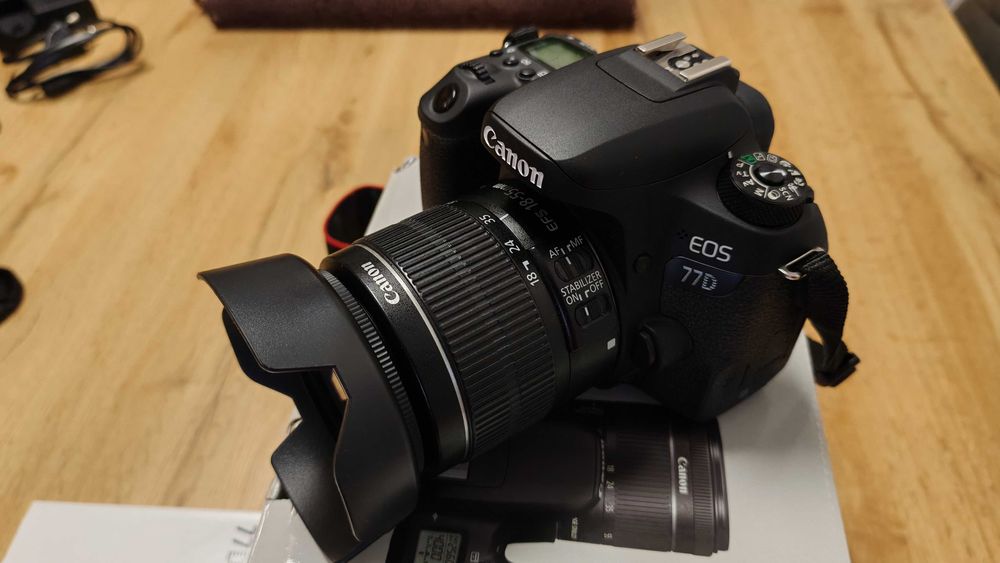Camara Canon 77D como nova