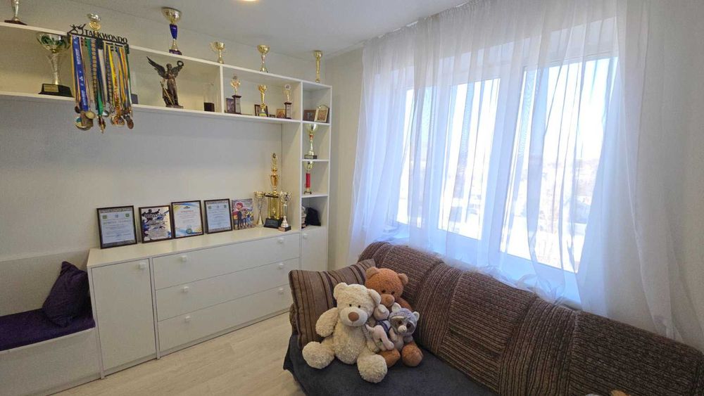 Продам 3к квартиру метро Индустриальная 42000