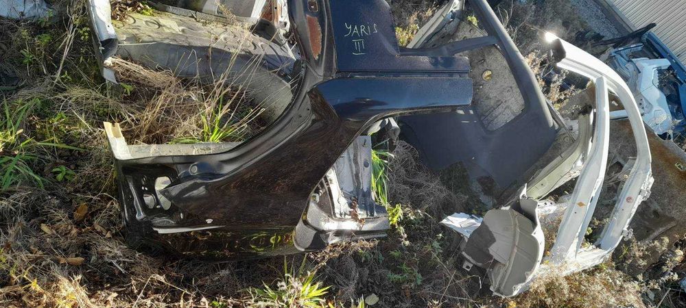 Четверть крило задня права Toyota Yaris III 2013р