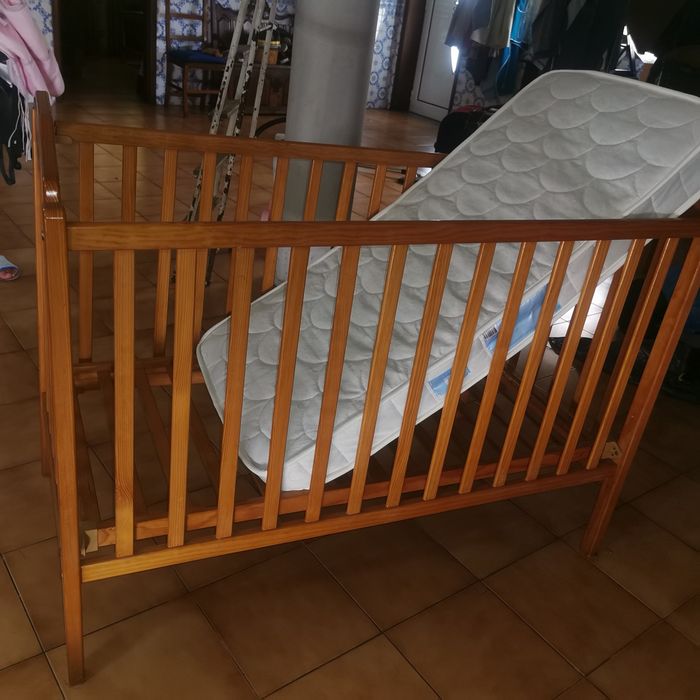 Cama de bebé + colchão
