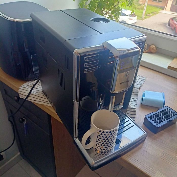 Ekspres ciśnieniowy Philips LatteGo EP5330/10 Seria 5000 + 3 filtry