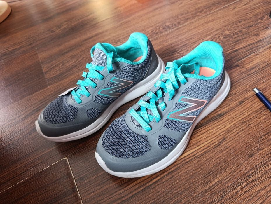Buty sportowe damskie New Balance 37.5