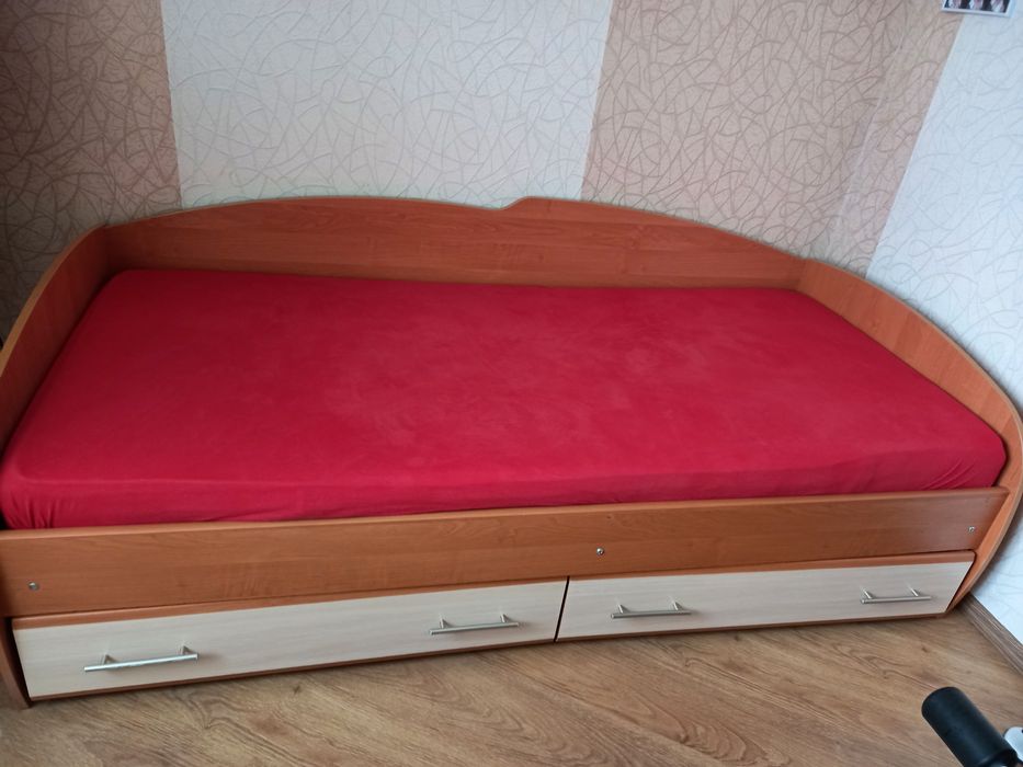 Ліжко односпальне.
