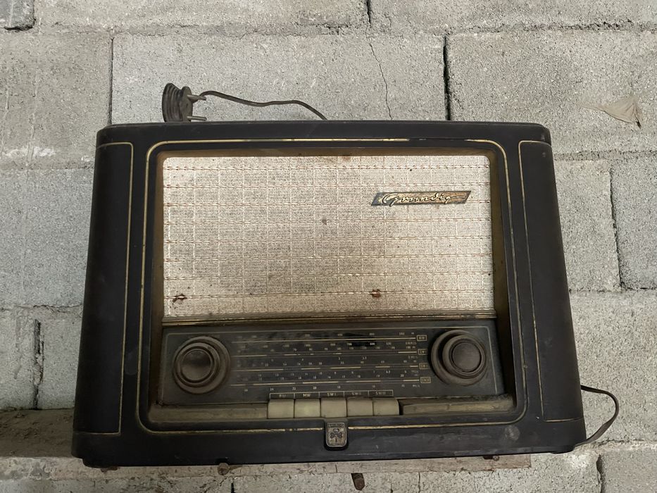 Radio antigo Grundig