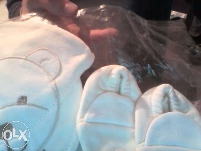 Boné de bebe beje com carapins 12 meses NOVO