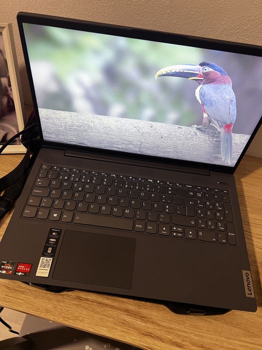 Lenovo IdeaPad 5 (Ryzen 7 / 512GB SSD) + Rato BT + Base Refrigeração + Carregador
