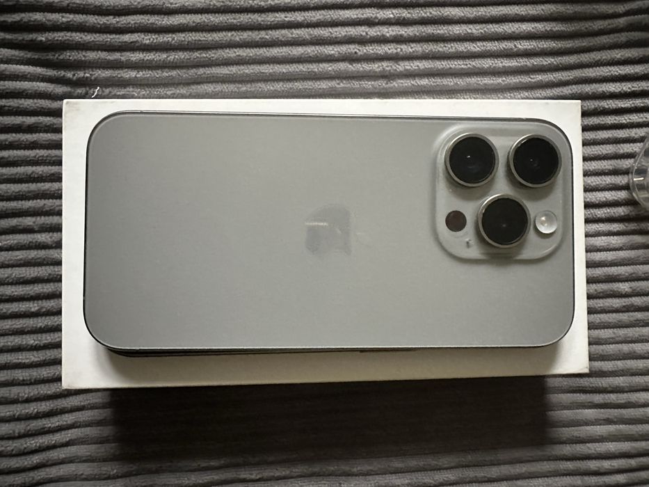 Iphone 15 pro-stan idealny.