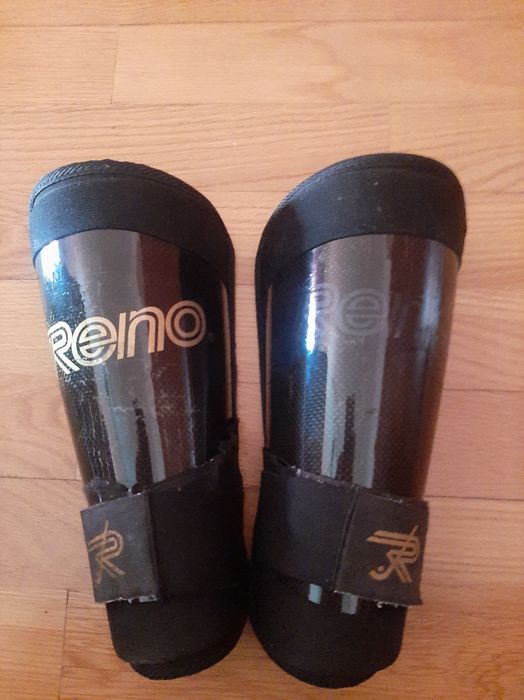 Caneleiras hoquei patins