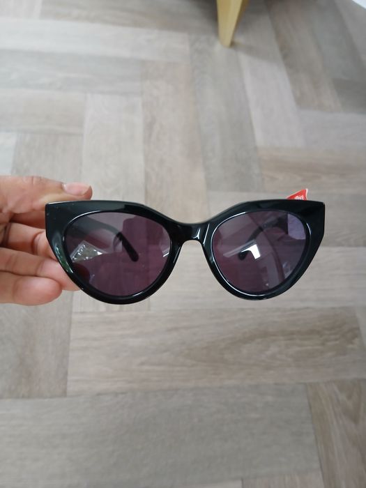 Okulary przeciwsłoneczne damskie Karlagerfeld .Universalne