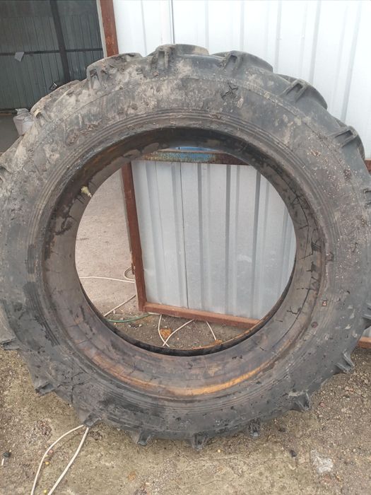 Продам  шини 15.5 R 38. Ціна за  2шт
Є пошкодженя на фото видно
Залишо