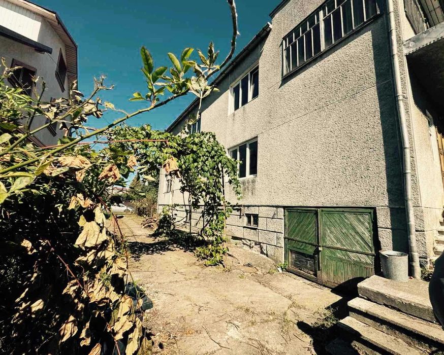 Продається півособняк у с. Опришівці по вул. Зразкова (11)
