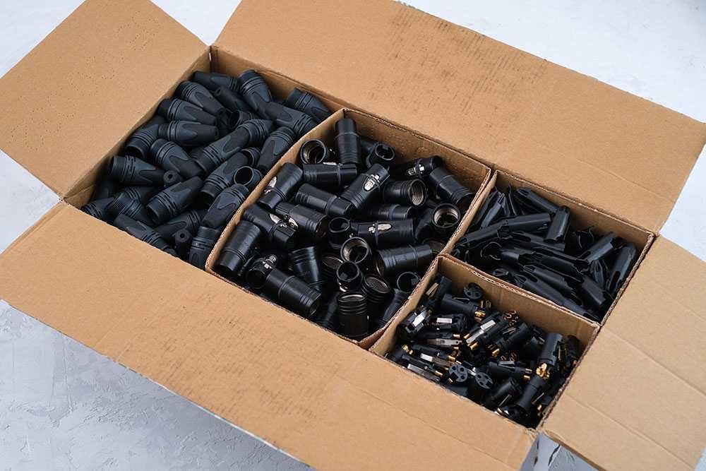 Коннектор XLR Neutrik NC3FXX-B Male (мама) для мікрофонних кабелів