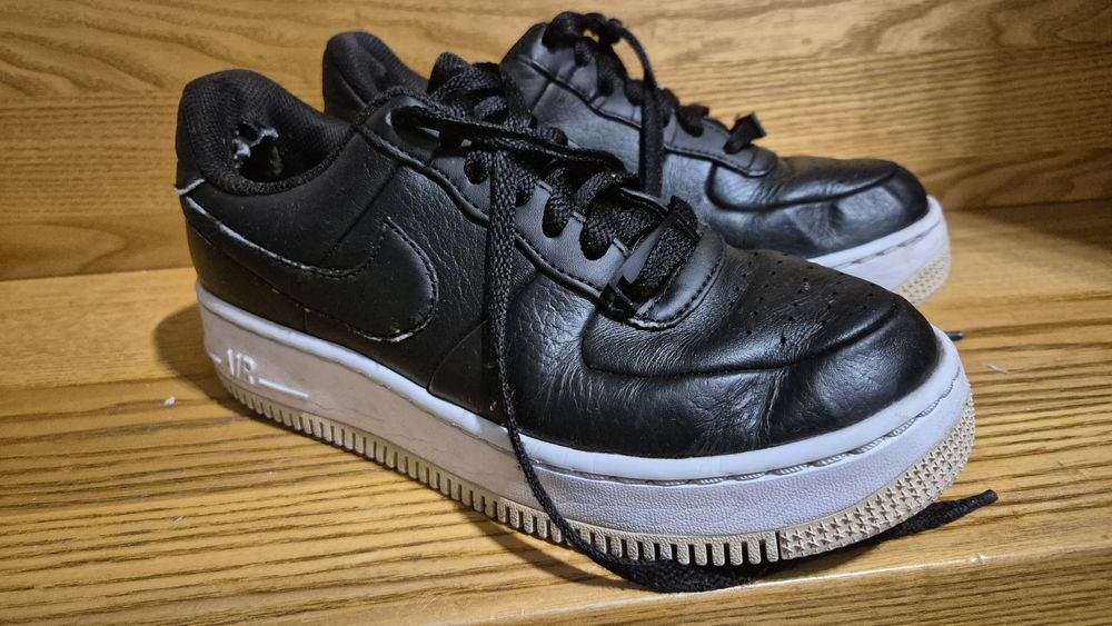 Nike air force 38. 5 skórzane
Zapiętki wytarte