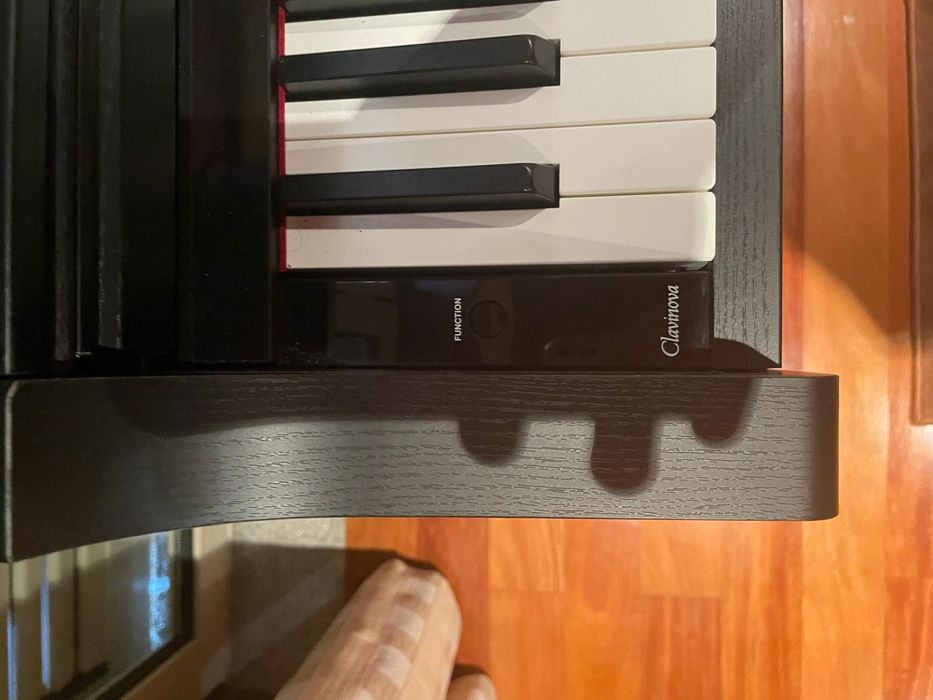 Vendo piano digital Yamaha Clavinova CSP-150B, comprado em 2019, em estado praticamente novo e com muito pouco uso