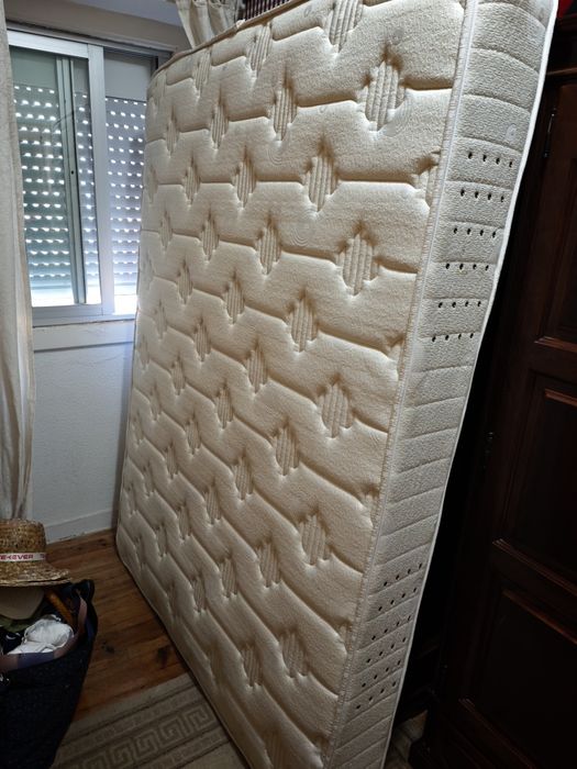 Colchão de cama casal