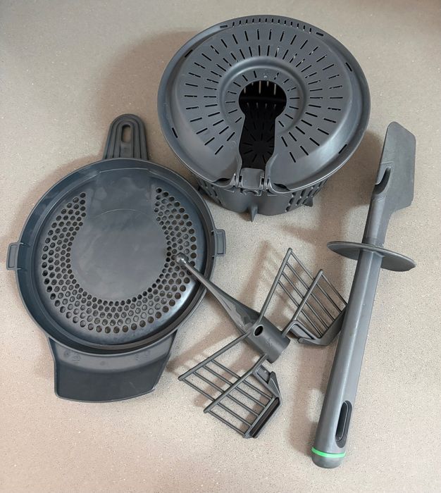 Bimby TM6 com pouco uso e alguns acessórios sem qualquer uso