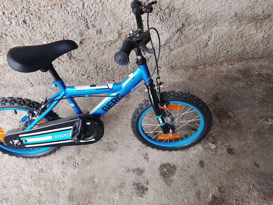 Bicicleta de criança, sapatilhas de criança
