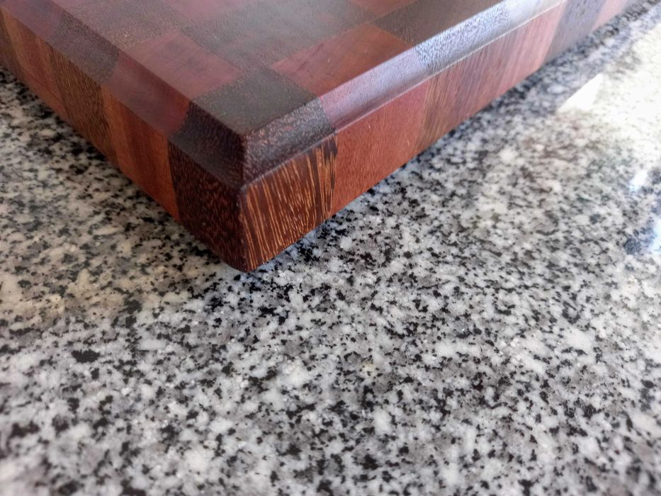 Tábua cozinha de corte maciça Sucupira e Sapele