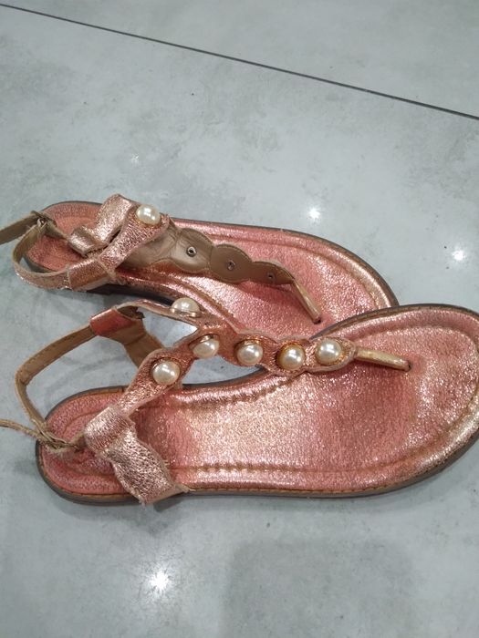 Fajne sandałki z perłą roz 37 dl wkładki 24cm