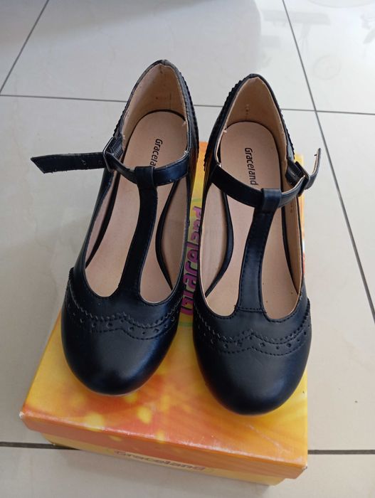 Buty damskie na obcasie