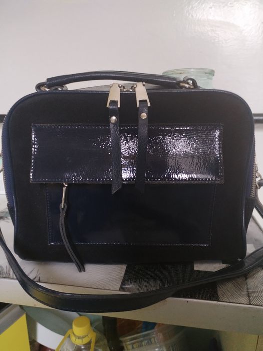 Продажа элегантной сумочки из натуральной кожи