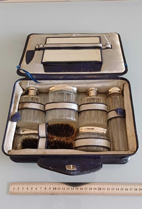 Estojo de Viagem Antigo