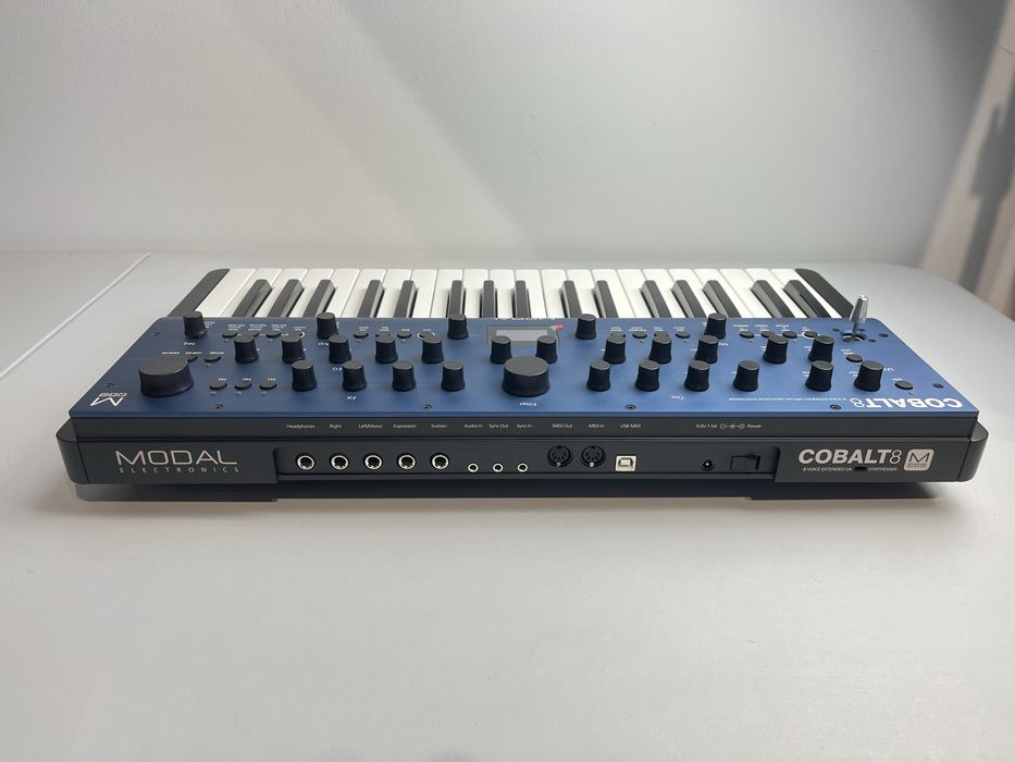 Sintetizador Modal Cobalt 8