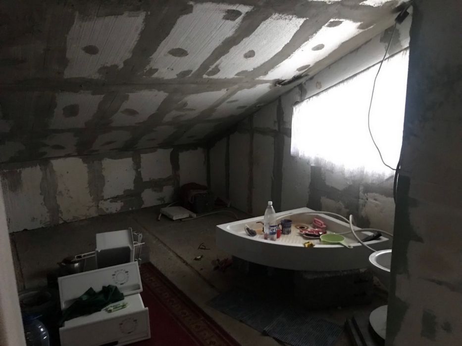 Продаж цегляного будинку