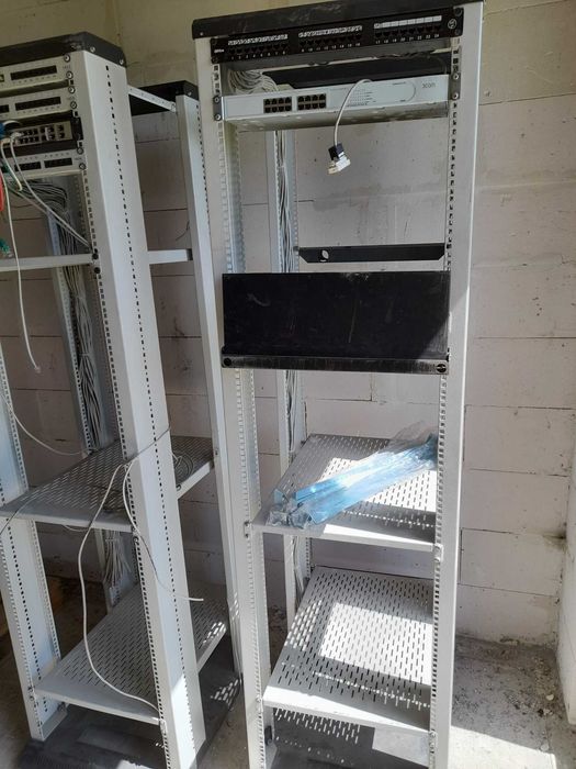 Szafa RACK stojąca