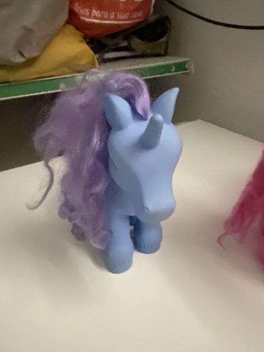 Poneis e um cavalo