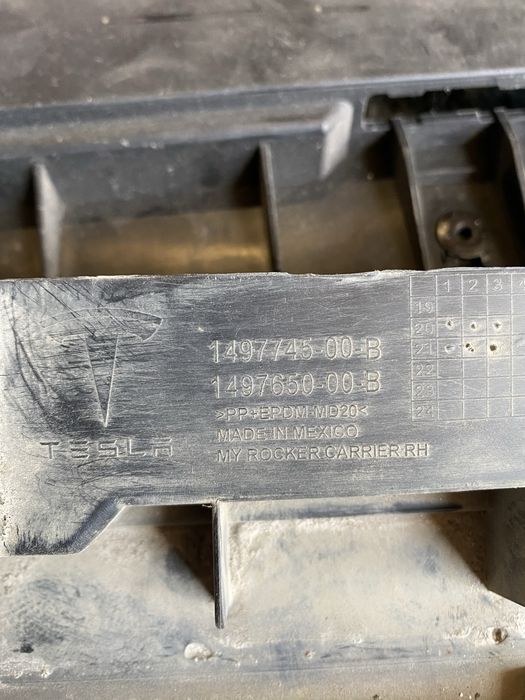 Tesla Y порог накладка поріг внутрішній лівий правий пластик