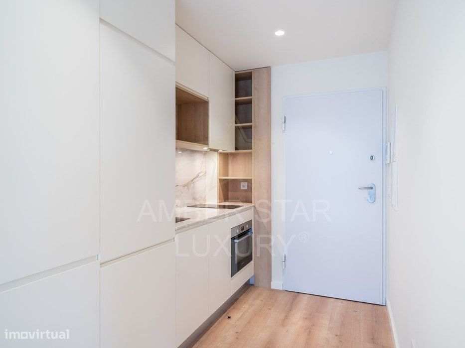 Apartamento T1 para arrendamento junto da Estação do Metro da Trindade