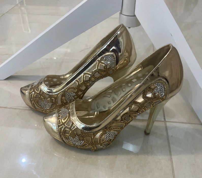 Sapatos LE CHIC pertencentes á Princesa Diana de Gales.