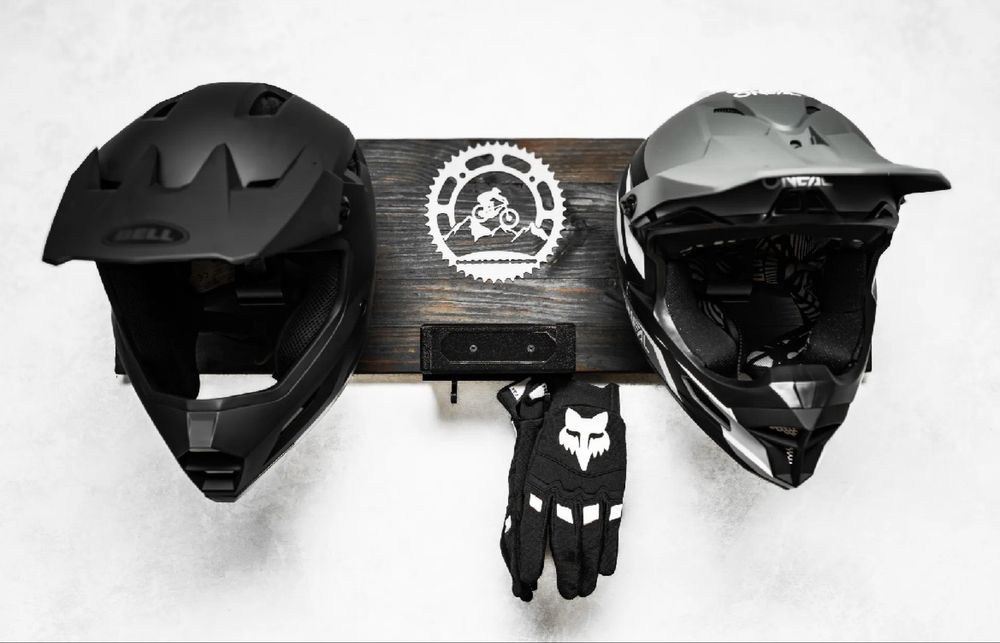 Вішалка для мотоциклетних шоломів та рукавиць (Handmade)