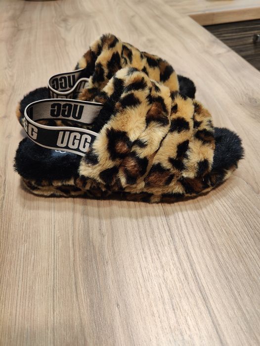 Damskie kapcie w panterkę UGG Fluff Yeah Spotty Slide rozmiar 38