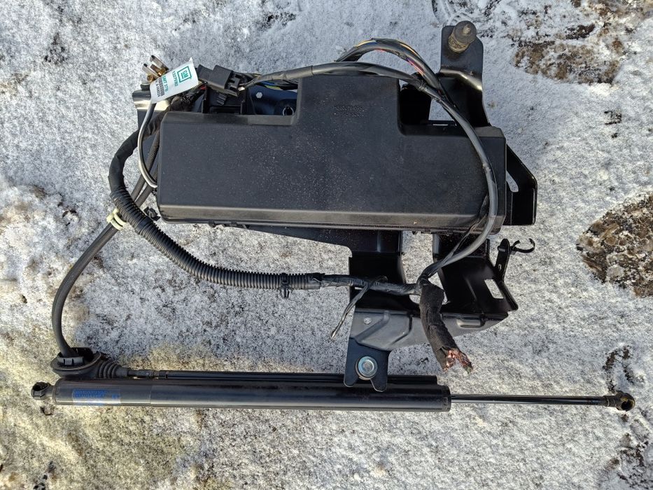 Siłownik klapy elektrycznej Opel Insignia A Kombi  Wysyłka